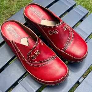 L'Artiste Spring Step Vibrant Red Leather Chino Clogs, sz 37 / US 6 1/2